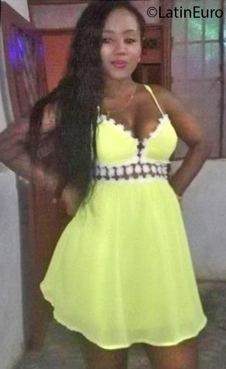 Date this voluptuous Colombia girl Isabel from Medellin CO18718