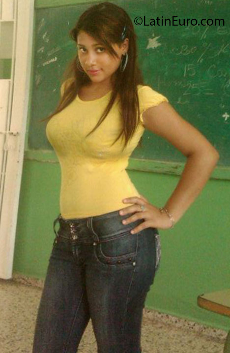 Date this fun Dominican Republic girl Corima from Higuey DO25085