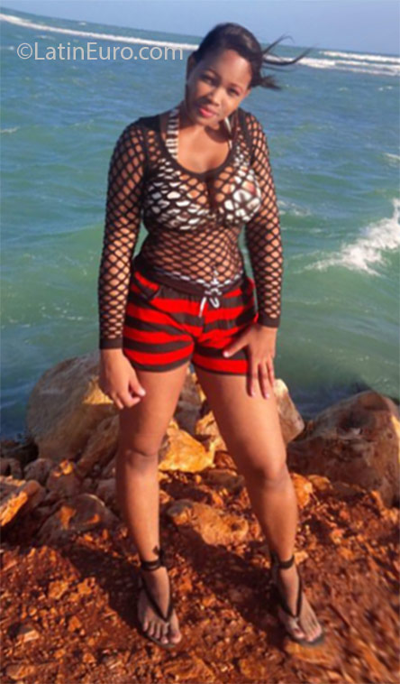 Date this athletic Jamaica girl Bel423 from Kingston JM2270