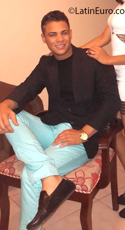 Date this pretty Dominican Republic man Elvis from Santiago DO25317