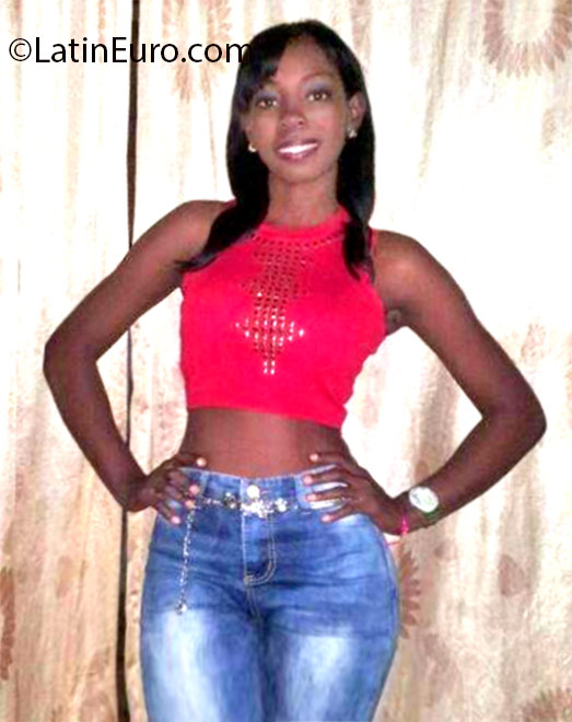 Date this tall Dominican Republic girl Maria from Santo Domingo DO27161
