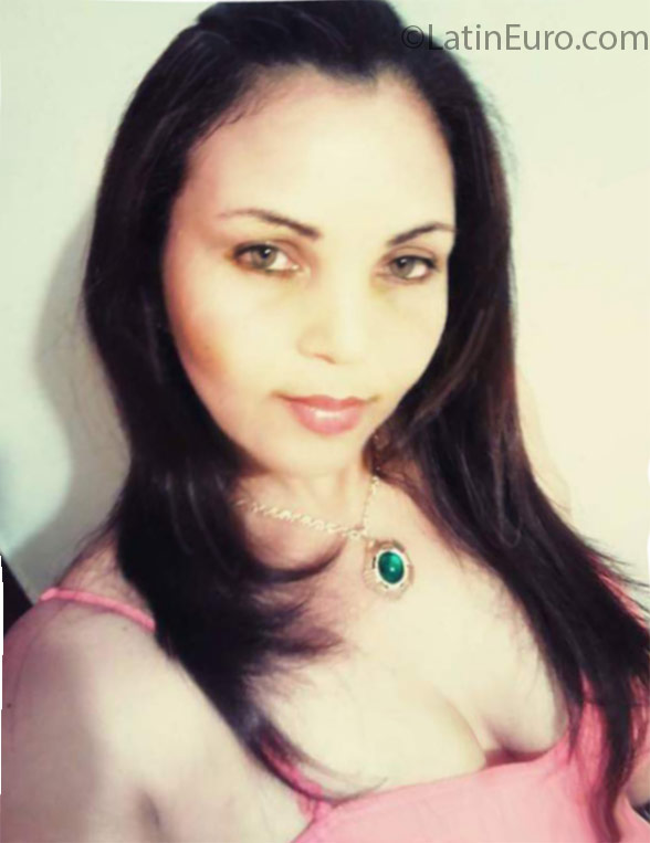 Date this tall Dominican Republic girl Alba from Santiago DO25364
