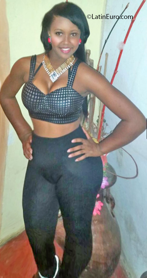Date this athletic Dominican Republic girl Marleny from Santo Domingo DO25385