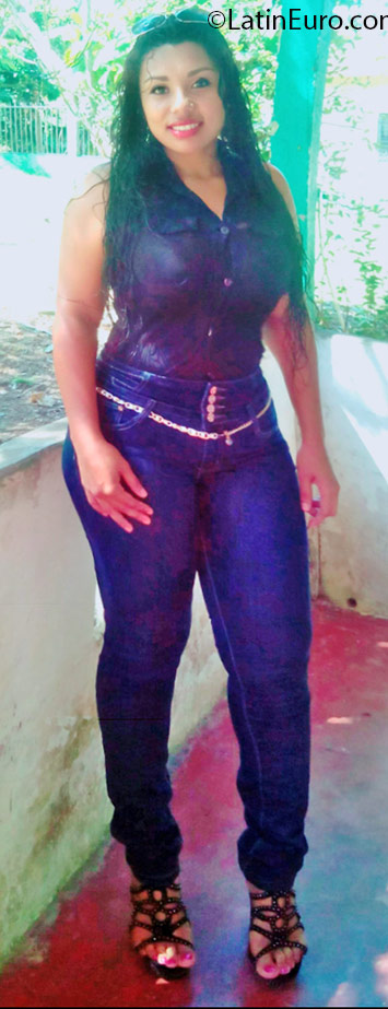 Date this good-looking Honduras girl Karen from La Ceiba HN2107