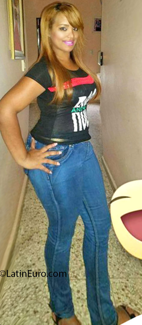 Date this passionate Dominican Republic girl Yacerys from Santo Domingo DO25470