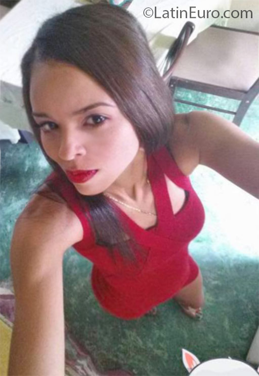 Date this sultry Dominican Republic girl Ana from Santiago DO25612