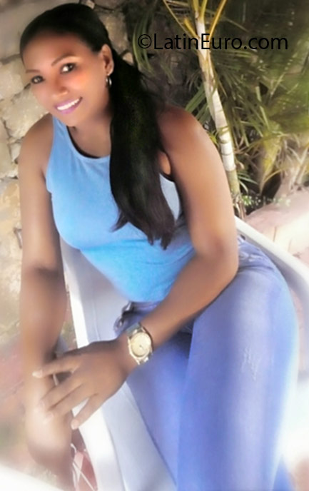 Date this young Dominican Republic girl Leslye from Santo Domingo DO25644