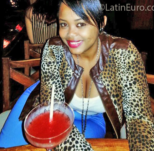 Date this gorgeous Dominican Republic girl Yiya from Santo Domingo DO25729