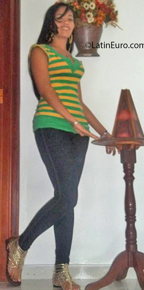 Date this charming Dominican Republic girl Yavely from Santo Domingo DO25788