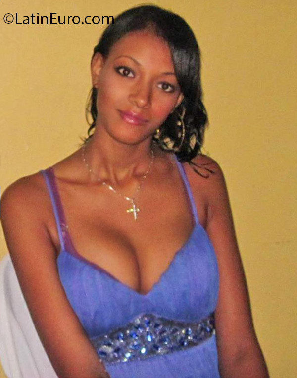 Date this funny Dominican Republic girl Hermilan from Santo Domingo DO25805