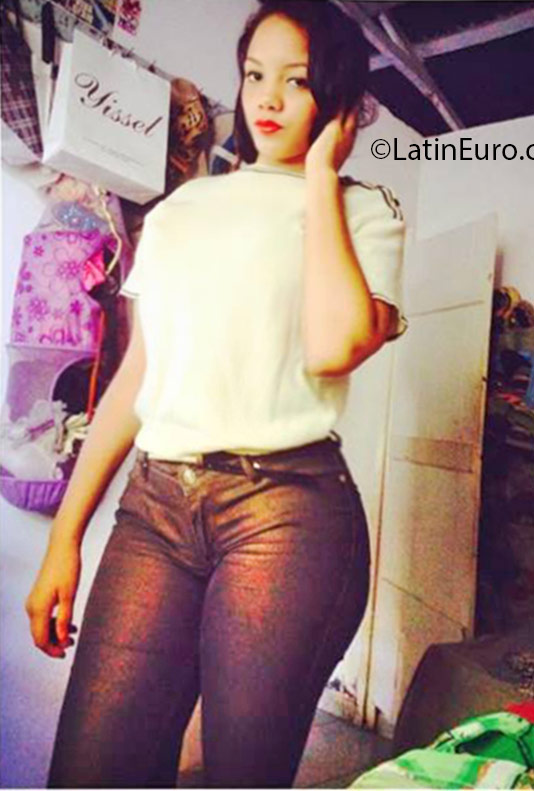 Date this charming Dominican Republic girl Yuaisy from Puerto Plata DO25821