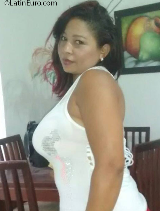 Date this funny Colombia girl Yanelis from Cartagena CO18963