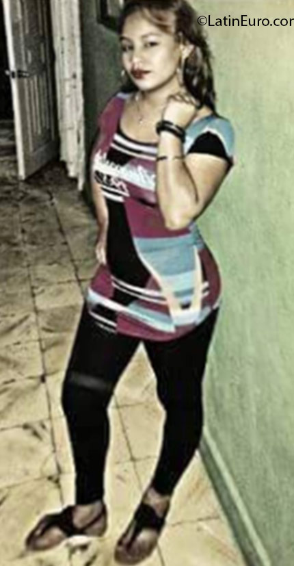 Date this hard body Dominican Republic girl Camila Masiel from Santiago DO25845