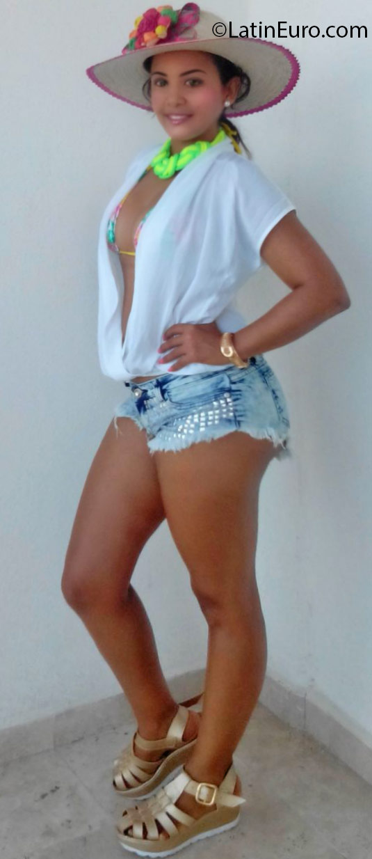 Date this georgeous Colombia girl Delce from Barranquilla CO18970