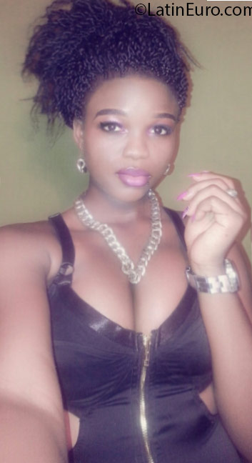 Date this fun Cameroon girl Aminata from Yaounde CM244