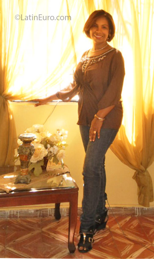 Date this exotic Dominican Republic girl Maria from Santo Domingo DO25852
