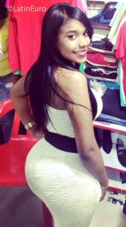 Date this stunning Dominican Republic girl Yoselin from Santiago DO25854