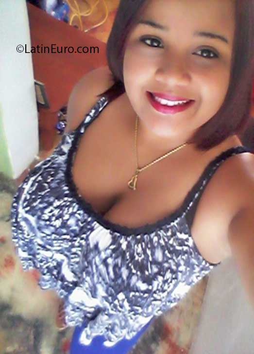 Date this hard body Dominican Republic girl Ricaurie from La Romana DO25856