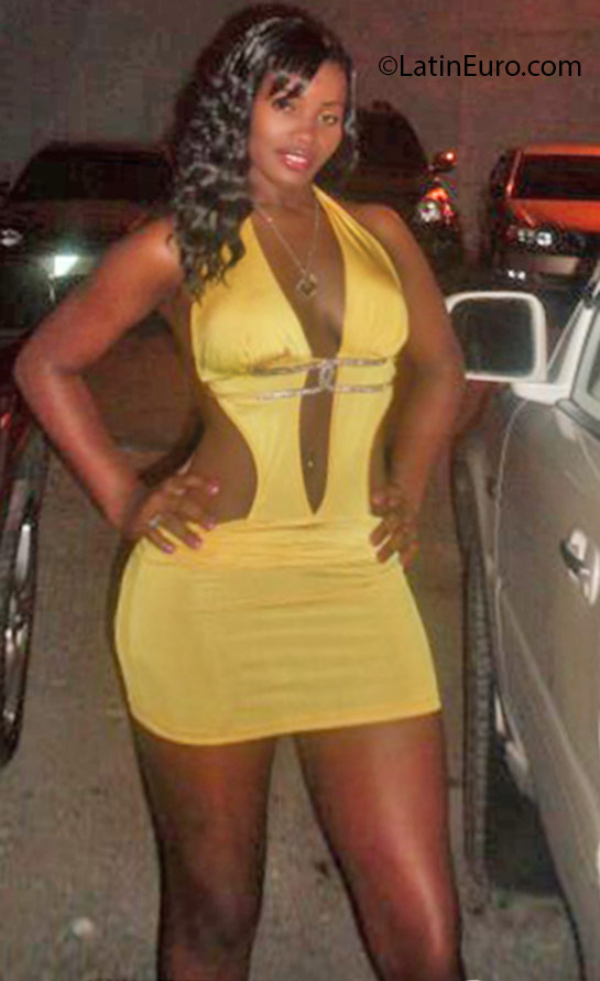 Date this nice looking Jamaica girl Raquel from Kingston JM2316