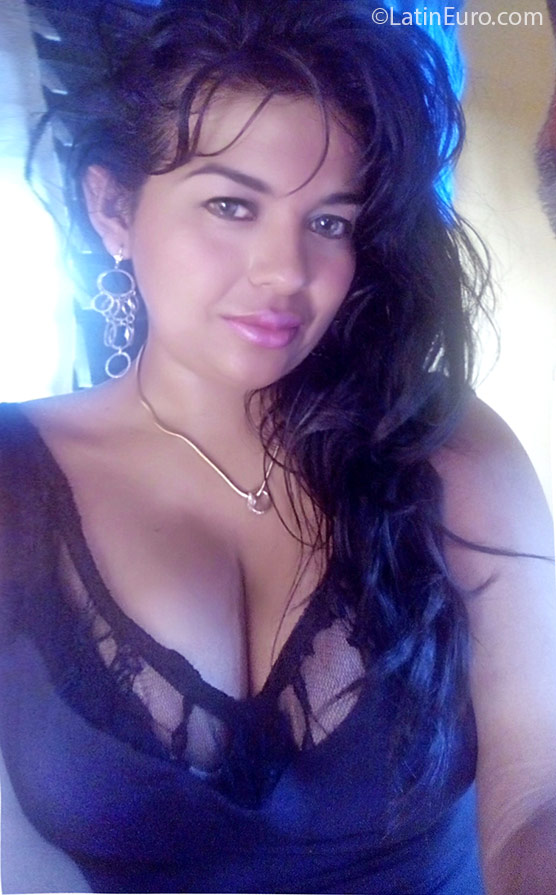 Date this gorgeous Colombia girl Dary from Medellin CO18980