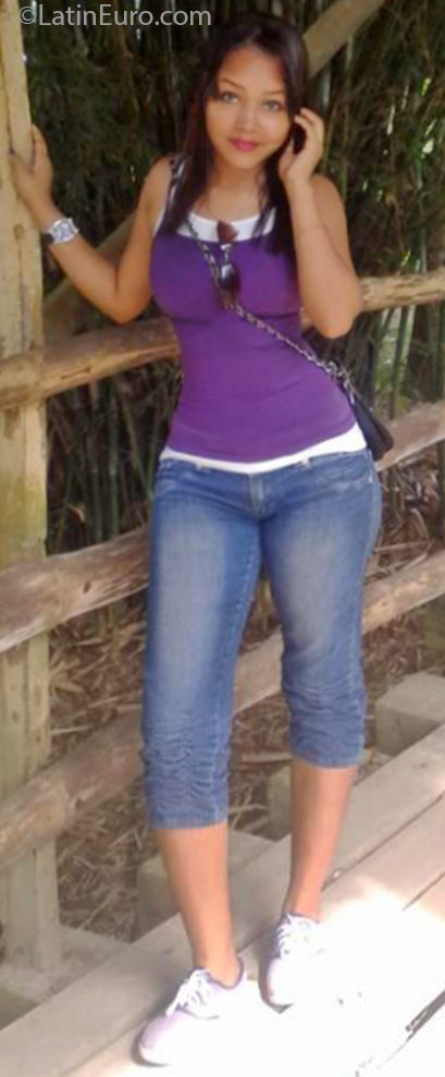 Date this charming Honduras girl PRETTYANDLOVING from La Ceiba HN2195