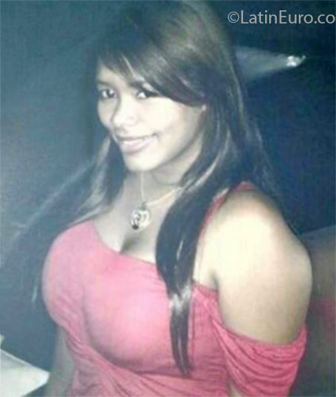 Date this sultry Dominican Republic girl Wally from Santo Domingo DO25878
