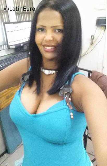 Date this hard body Dominican Republic girl Angelica from Santo Domingo DO25892