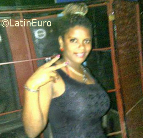 Date this gorgeous Dominican Republic girl Diana from Santo Domingo DO25916