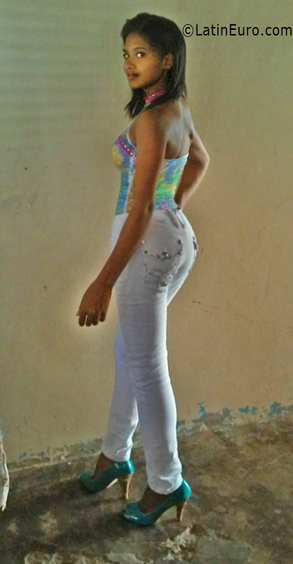 Date this young Dominican Republic girl Mariela from Santo Domingo DO25920