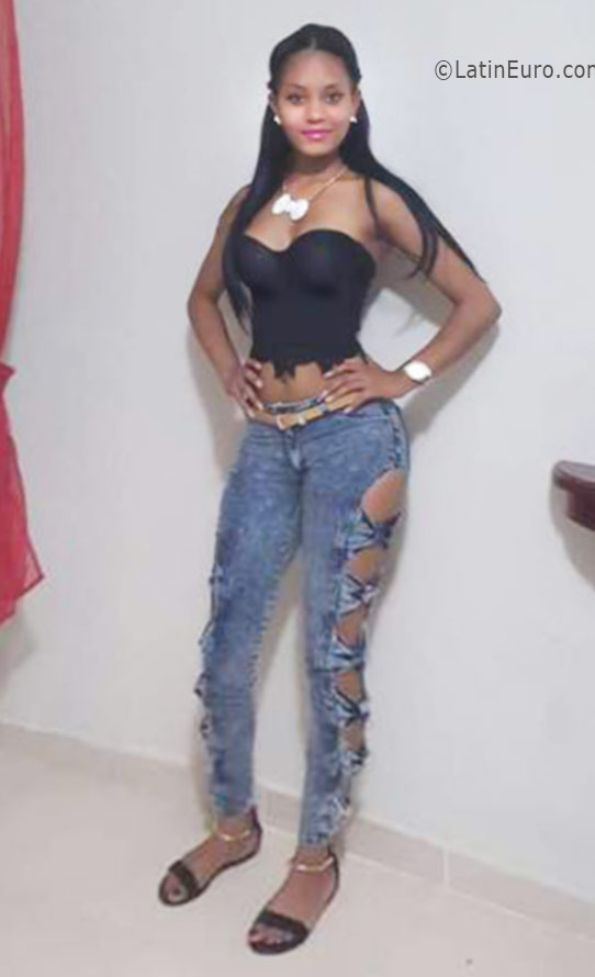 Date this happy Dominican Republic girl Rene from Puerto Plata DO25922