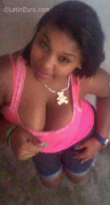 Date this pretty Dominican Republic girl Stephany from Santiago DO25927