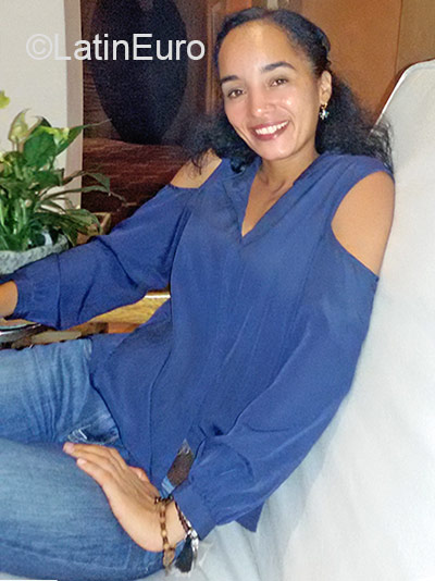 Date this tall Dominican Republic girl Anny from Santo Domingo DO25971