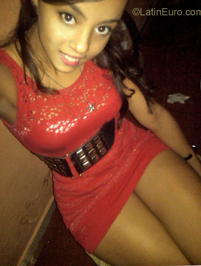 Date this good-looking Dominican Republic girl Noemi from Santiago DO25972