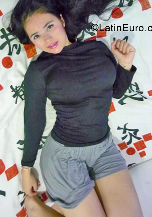 Date this georgeous Colombia girl Deisy from medellin CO19029
