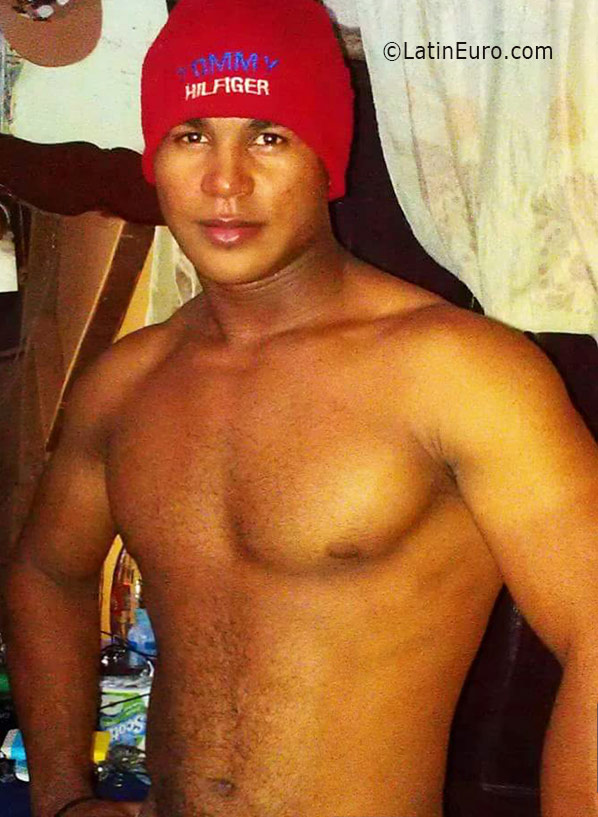 Date this hot Dominican Republic man Edgar from Santo Domingo DO25997