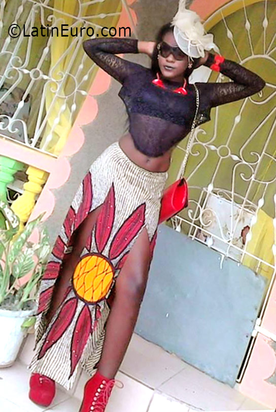 Date this happy Jamaica girl Warela from Kingston JM2328