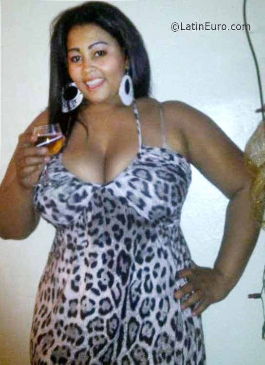 Date this pretty Dominican Republic girl Yalanler from Santiago DO26071