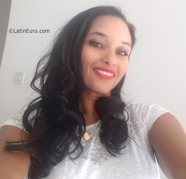 Date this funny Brazil girl Ludmila from Salvador BR9696