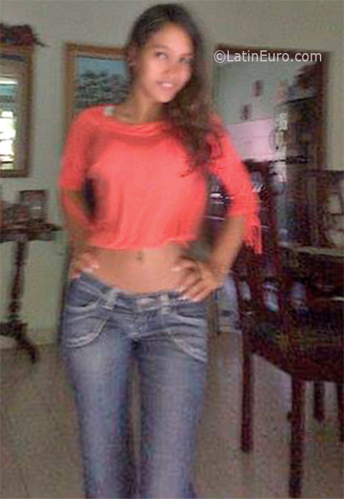 Date this attractive Dominican Republic girl Clara from Santo Domingo DO26090