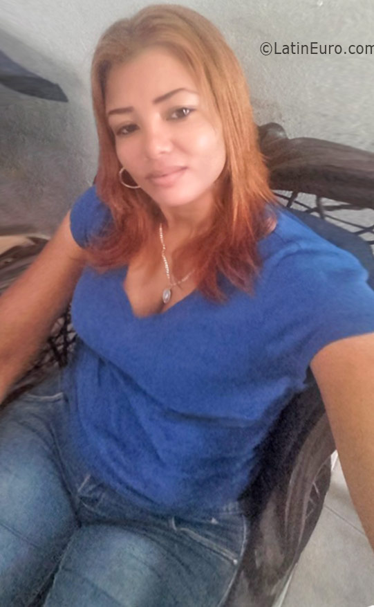 Date this tall Dominican Republic girl Rosa from Santiago DO26129