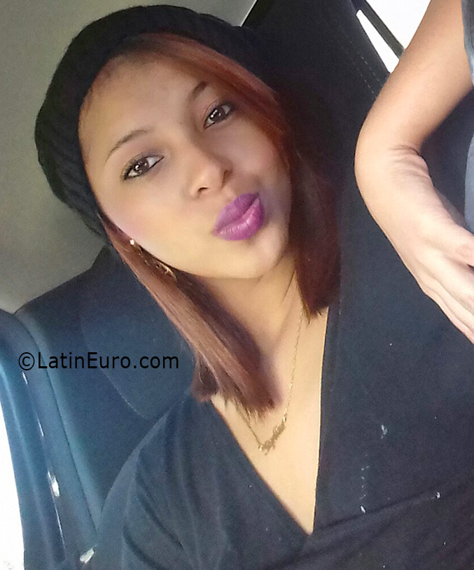 Date this athletic Brazil girl Marcelle from Rio De Janeiro BR9714