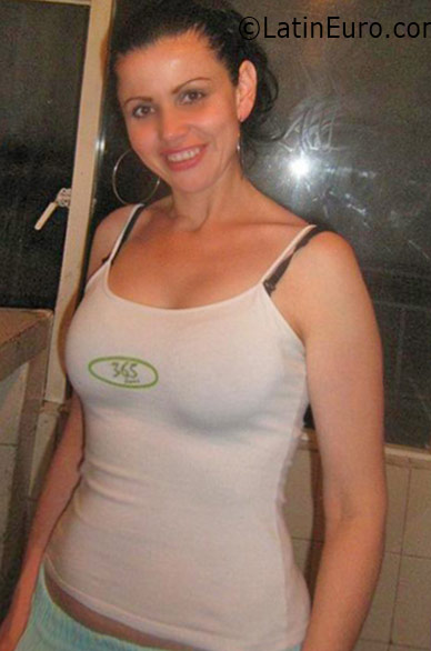 Date this charming Colombia girl Meliza from Bogota CO19103