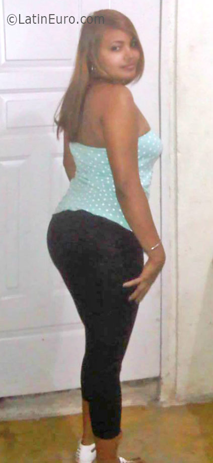 Date this beautiful Dominican Republic girl Paola from Santo Domingo DO26141