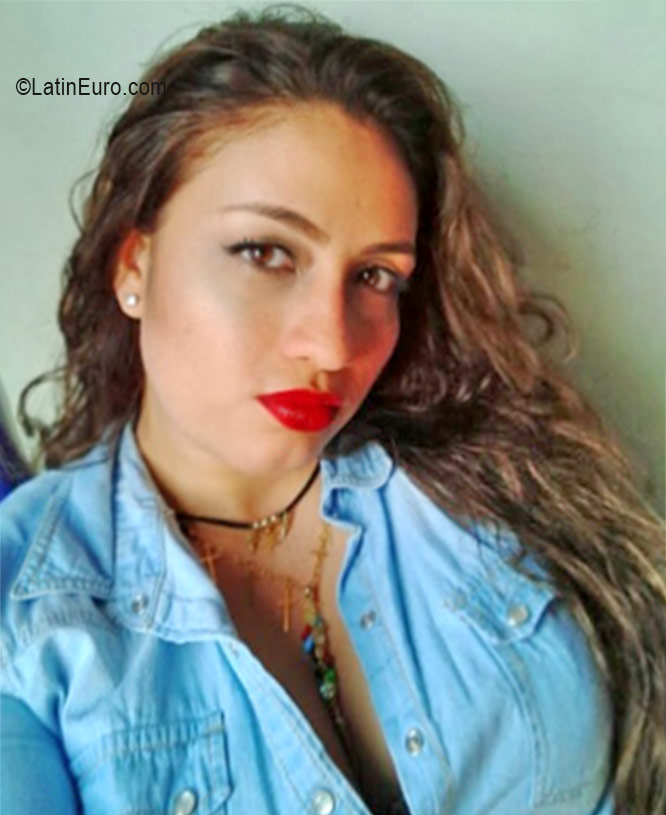 Date this nice looking Colombia girl Viviana from Palmira CO19108