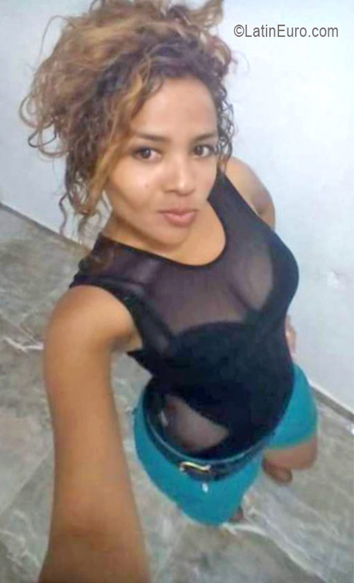 Date this gorgeous Colombia girl Maricel from Barranquilla CO19111