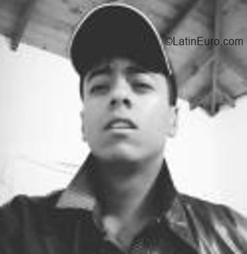 Date this georgeous Colombia man Carlos from Medellin CO19114