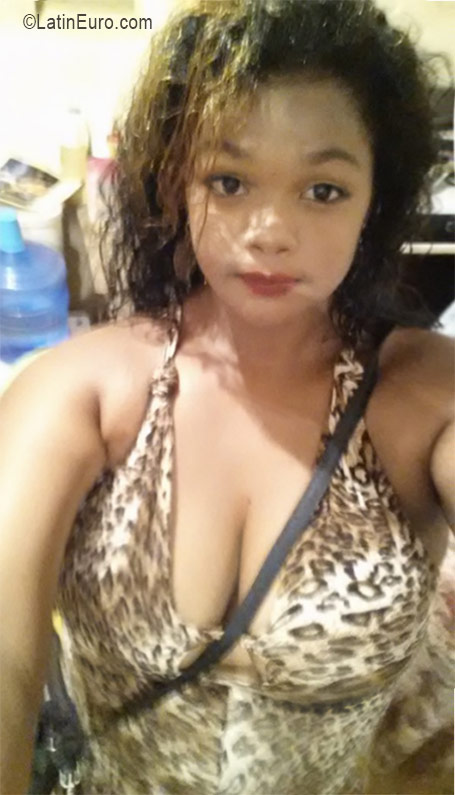 Date this foxy Dominican Republic girl Yani from Santo Domingo DO26211