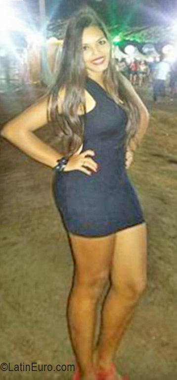 Date this nice looking Brazil girl Dayane from Petrolina BR9740