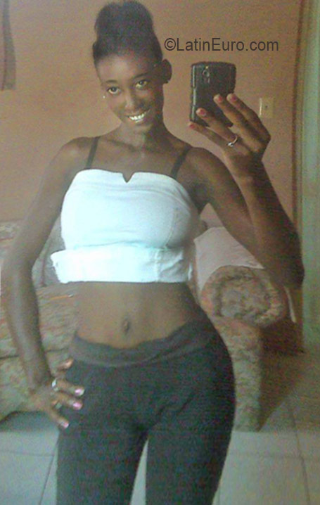 Date this athletic Jamaica girl Slim from Portmore JM2343
