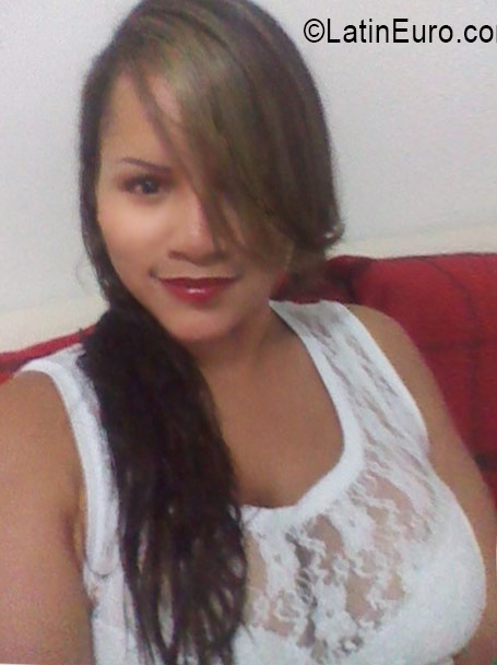 Date this young Colombia girl Karen from Cartagena CO19380